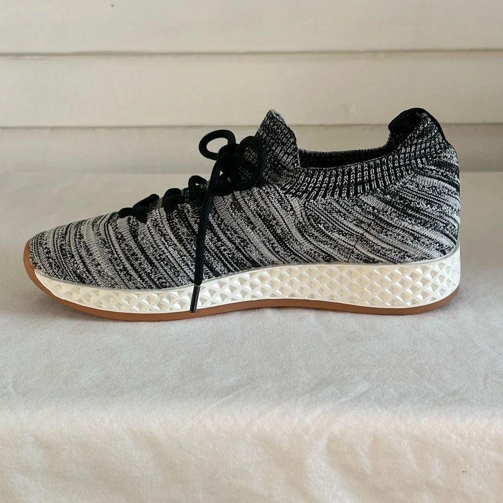 J Slides Urban Support‎ Black and White Knit Sneakers Sz 6